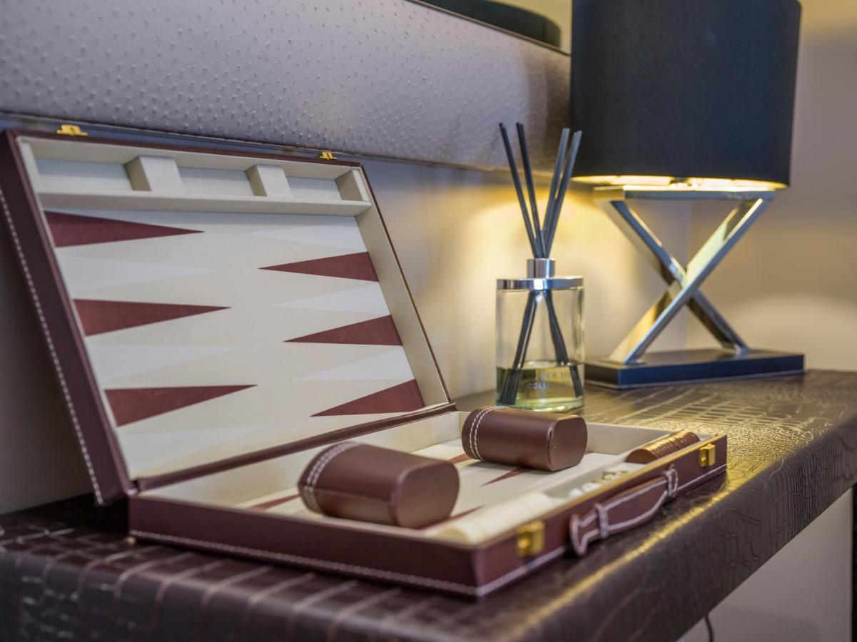 Boulevard Hotel แบล็คพูล ภายนอก รูปภาพ A backgammon set